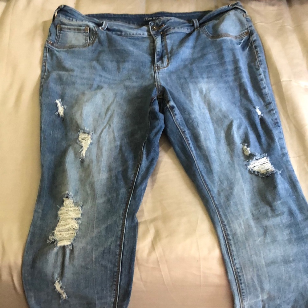 Maurice’s skinny distressed jeans size 22